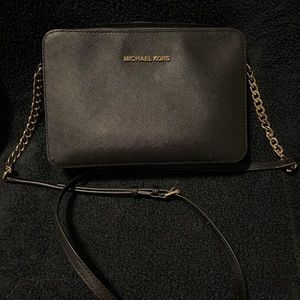 Saffiano Michael Kohrs cross body purse
